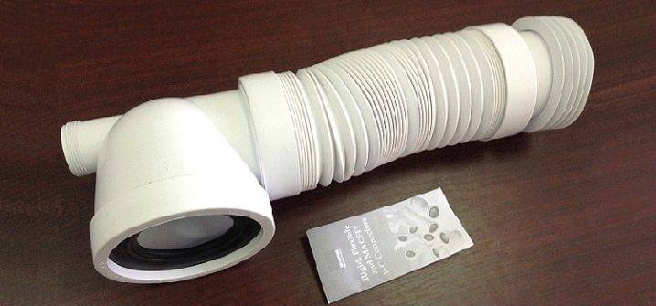 Installation de l'ondulation sur les toilettes et les spécificités de la connexion de la plomberie avec celle-ci