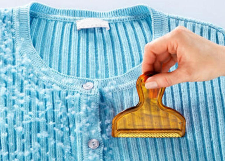 Comment nettoyer les vêtements des pellets: pull, pantalon, manteau - sans machine à écrire?