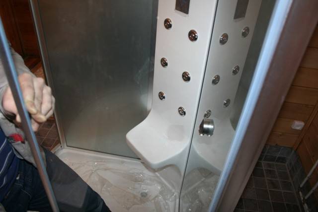 Comment installer une vitre de douche, une porte vitrée