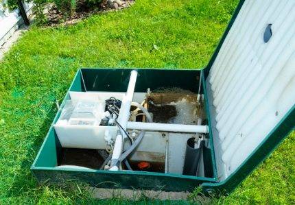 Vue d'ensemble de la fosse septique Unilos Astra: nous analysons les avantages et les inconvénients + avis de consommateurs