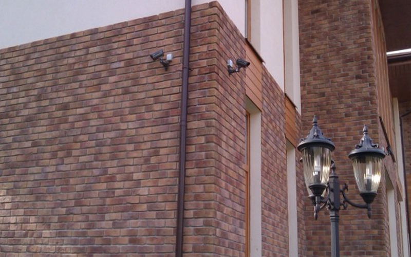 Installation de caméras CCTV: types de caméras, choix + installation et connexion de vos propres mains