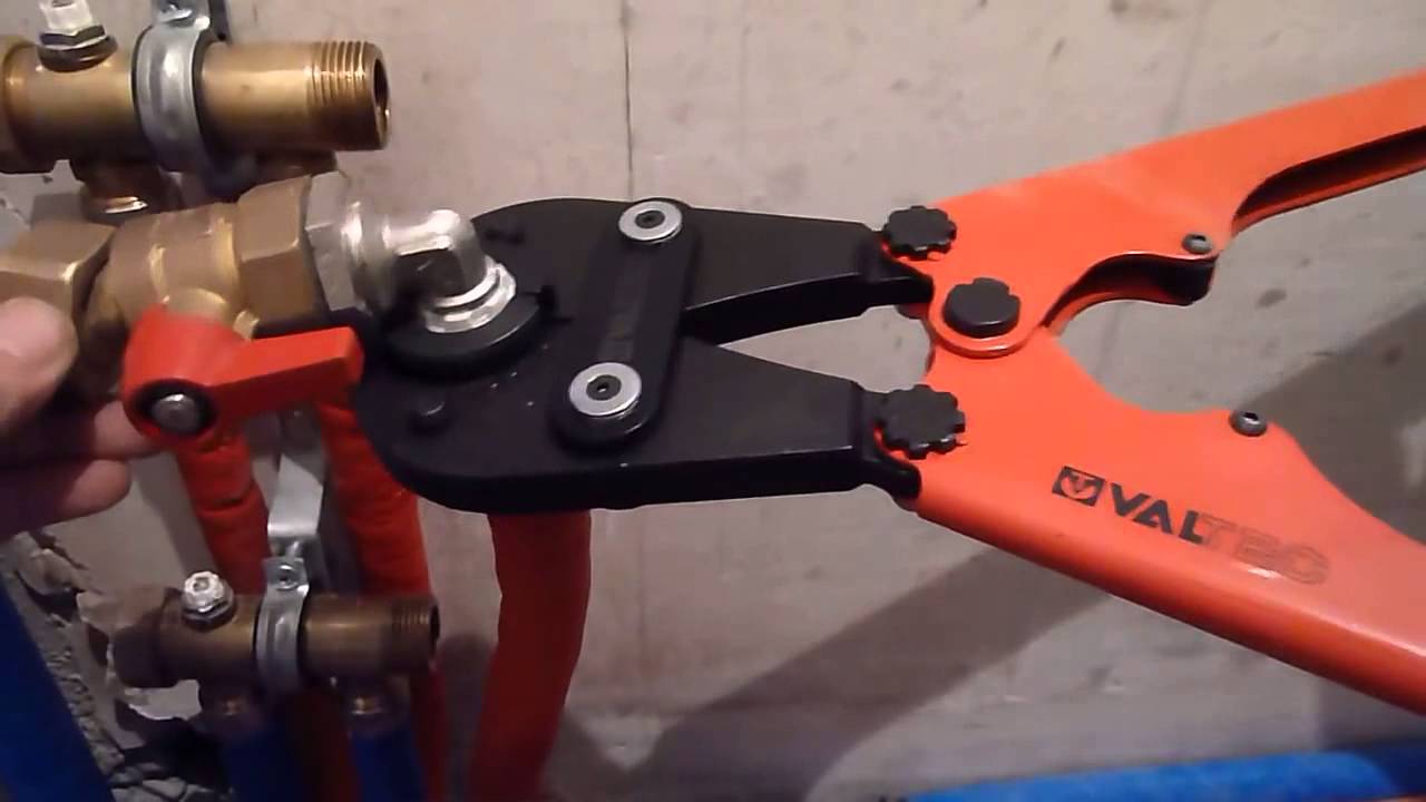 Pince à sertir pour tubes métalloplastiques : pince à sertir