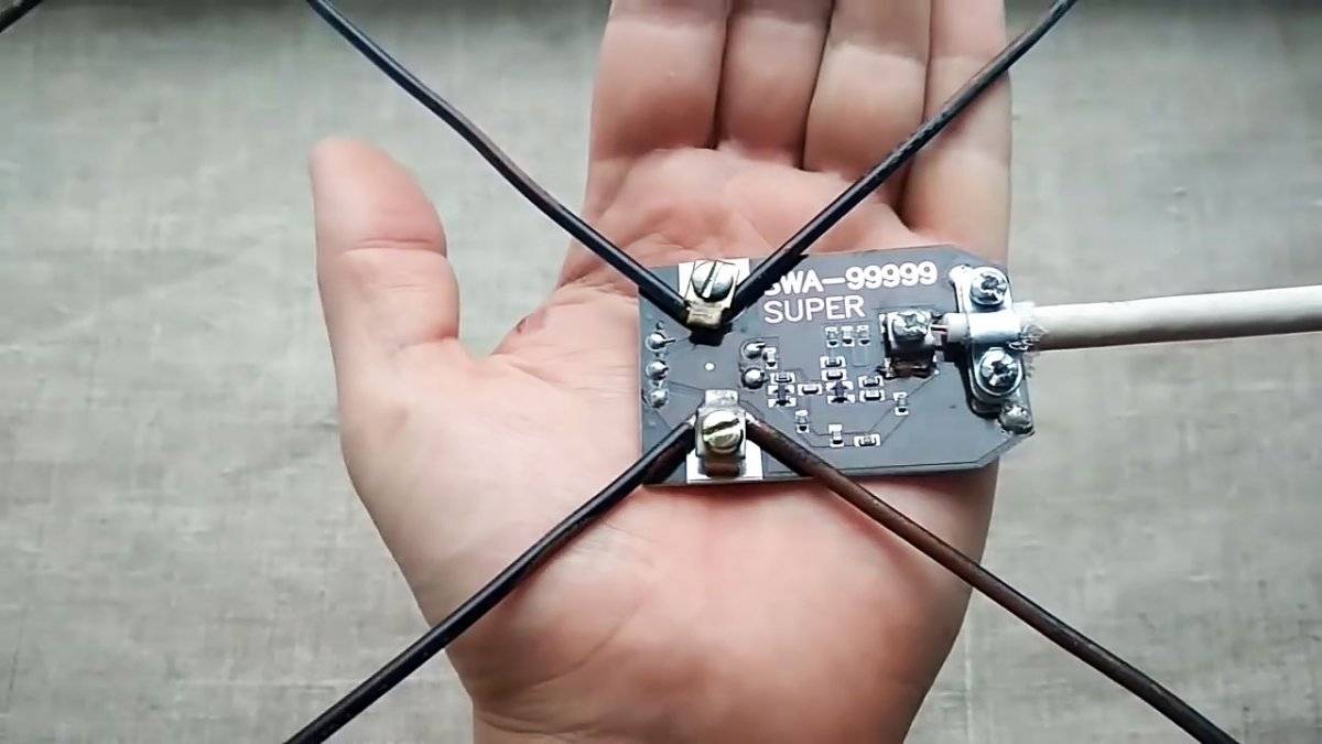 Antenne TV DIY : instructions étape par étape pour assembler des modèles d'antennes TV populaires