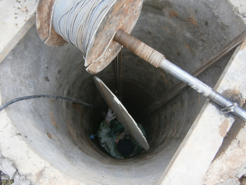 Joint hydraulique pour un puits : les meilleures façons de sceller les joints des anneaux en béton armé