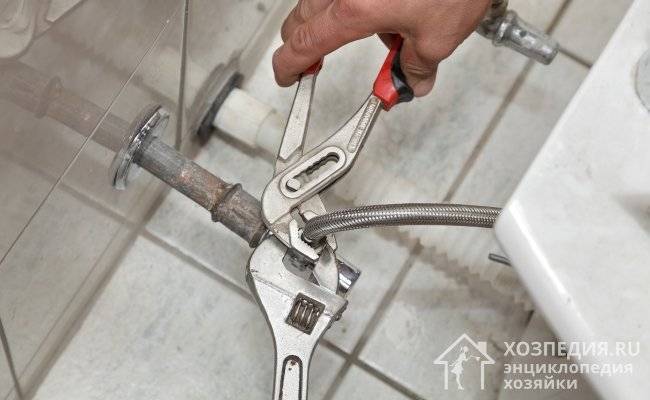 Pourquoi le réservoir des toilettes transpire-t-il et comment éliminer la condensation ?