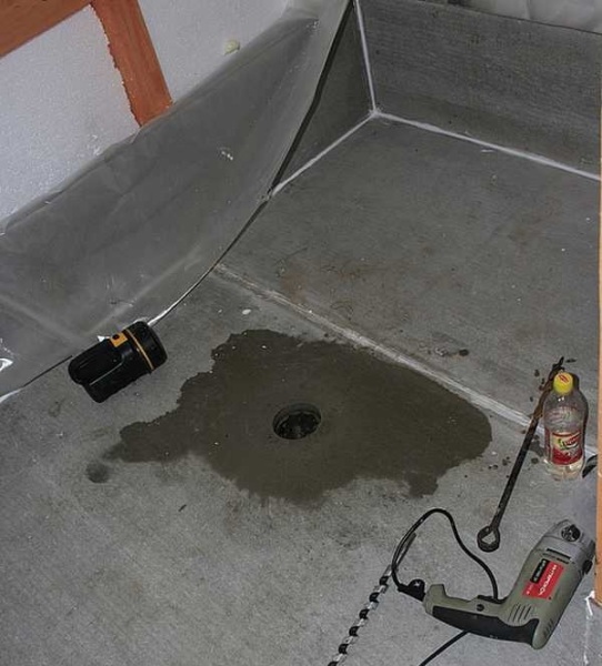 Échelle de douche dans le sol sous le carrelage : comment l'installer soi-même