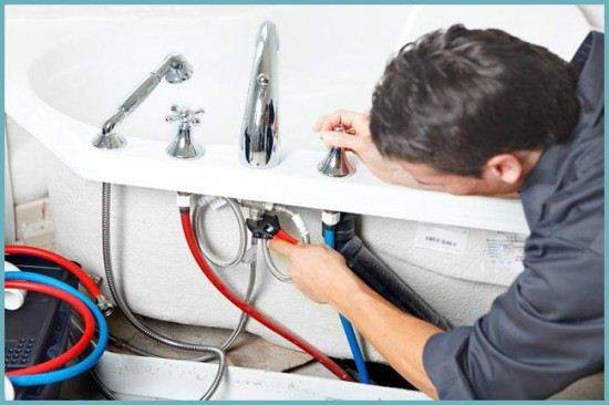 Comment changer le robinet de la cuisine: démonter l'ancienne version et en installer une nouvelle