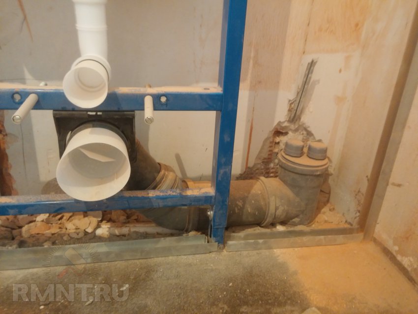 Combien d'espace l'installation et la colonne montante d'égout consomment-elles