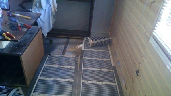 Comment faire un sol chauffé à l'eau sous linoléum: règles de conception et aperçu de la technologie d'installation