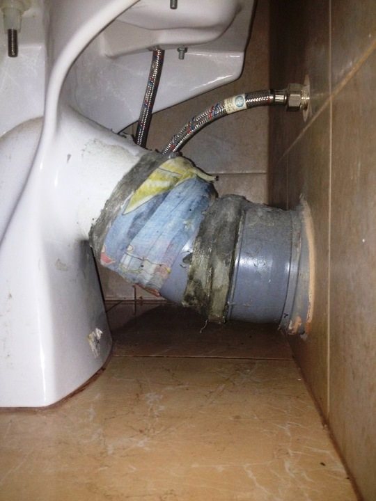 Comment changer l'ondulation des toilettes: comment le retirer de l'appareil, le remplacer soi-même, est-il possible de le remplacer soi-même sans retirer les toilettes