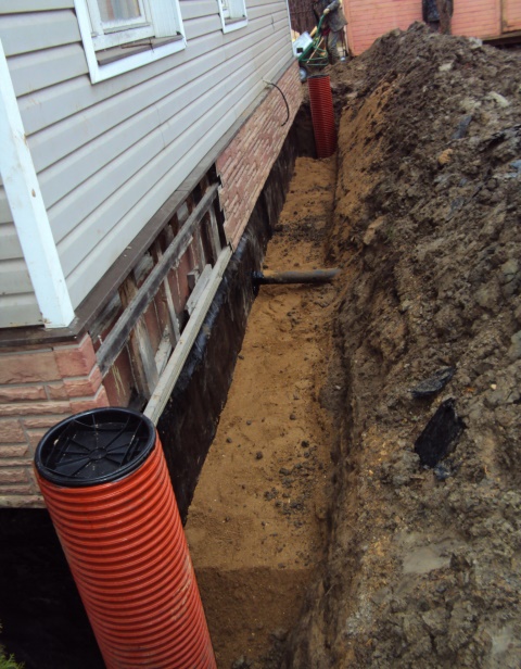 Drainage mural de la fondation: les spécificités de la disposition du système de drainage des eaux