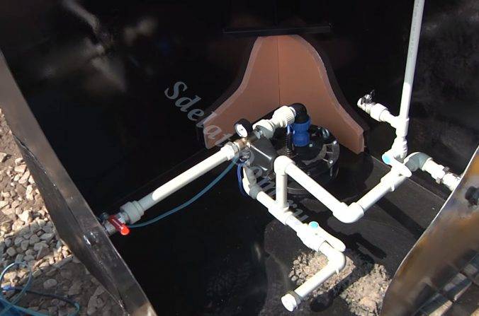 Comment fabriquer soi-même un caisson pour un puits: la construction de structures en béton et en métal