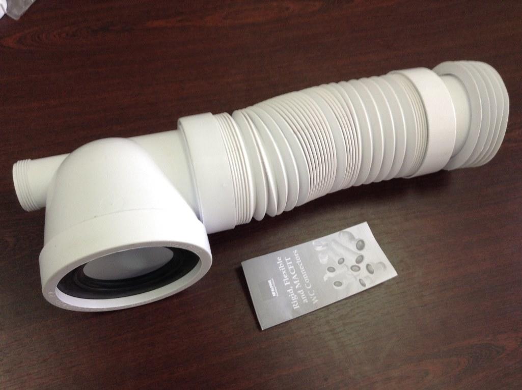 Un tuyau de toilette pour une cuvette de toilette: à quoi ça sert + nuances d'installation et de connexion