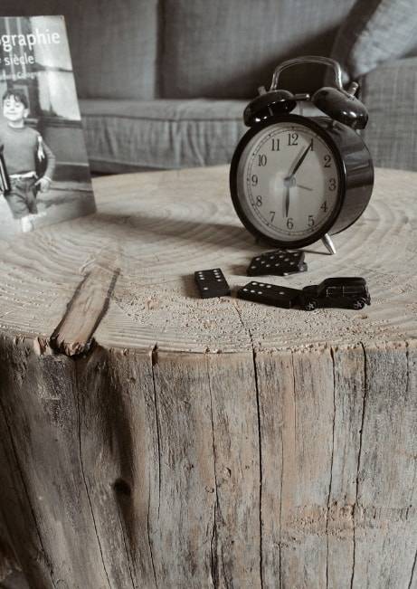 Comment j'ai fabriqué ma propre table à plateau pour économiser de l'argent