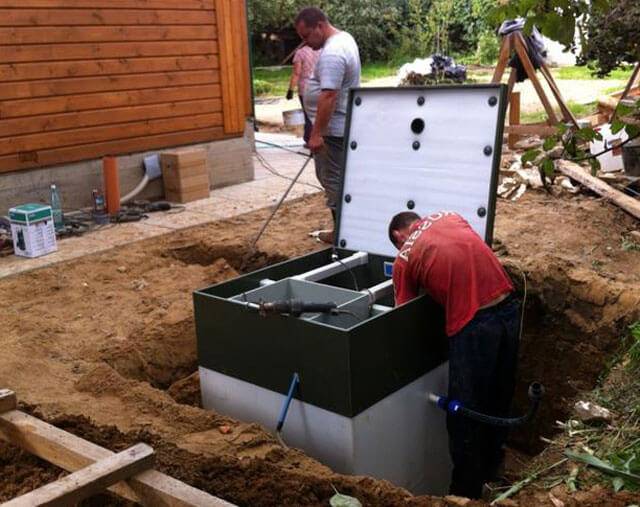 Comment un cloaque avec trop-plein est aménagé: schémas et technologie de construction