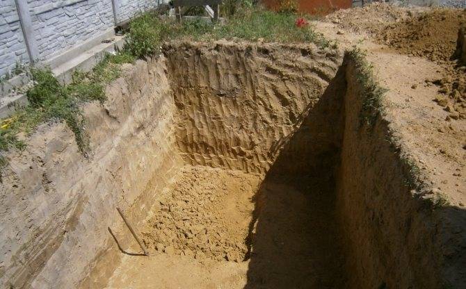 Fosse septique en béton monolithique à faire soi-même: schémas et règles d'aménagement d'une fosse septique en béton