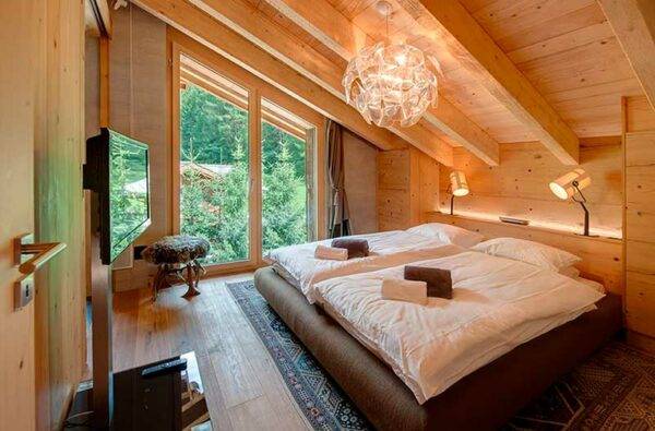 Quel câble utiliser pour le câblage dans une maison en bois: types de câbles incombustibles et leur installation en toute sécurité