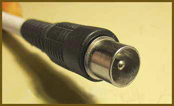 Comment connecter le câble d'antenne à la prise : instructions détaillées pour couper et connecter