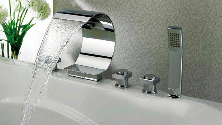 Comment choisir un robinet de salle de bain avec douche: types, caractéristiques + note du fabricant