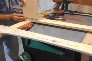 Cintre de sol en bois DIY : idées créatives + instructions de montage