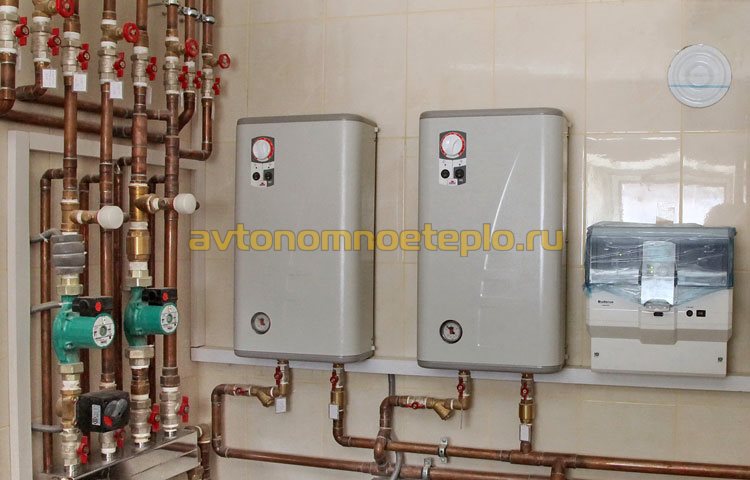 Chaudière électrique à double circuit pour le chauffage et l'alimentation en eau d'une maison privée: chaudière électrique pour le chauffage et l'alimentation en eau chaude, eau chaude