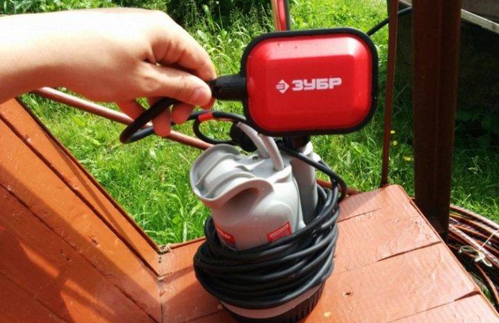 Caractéristiques de la sélection d'une pompe pour arroser le jardin, en fonction de la source de prise d'eau