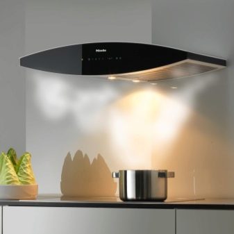 Distance entre la cuisinière à gaz et la hotte: normes et règles d'installation de l'appareil