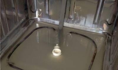 Que faire si le lave-vaisselle ne vidange pas l'eau et reste debout: décodage des codes d'erreur