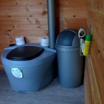 Toilettes de campagne: un aperçu des types de modèles de jardin pour une toilette de campagne et les caractéristiques de leur installation
