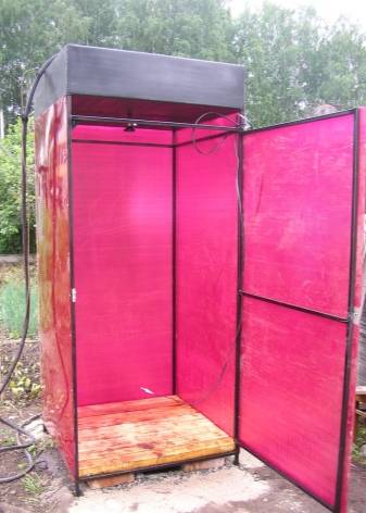 Douche d'été en polycarbonate : instructions de conception étape par étape