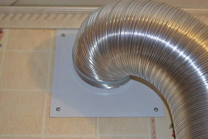 Connexion de la hotte de la salle de bain à l'interrupteur d'éclairage: analyse des schémas populaires et instructions détaillées