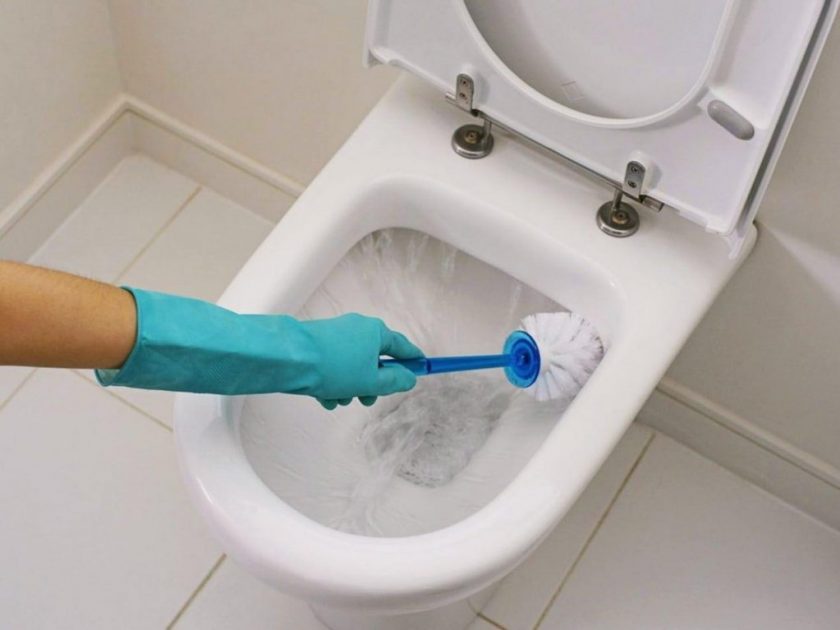 Comment retirer un objet en plastique des toilettes. que faire si les toilettes sont bouchées. toilettes bouchées comment les nettoyer avec des produits chimiques