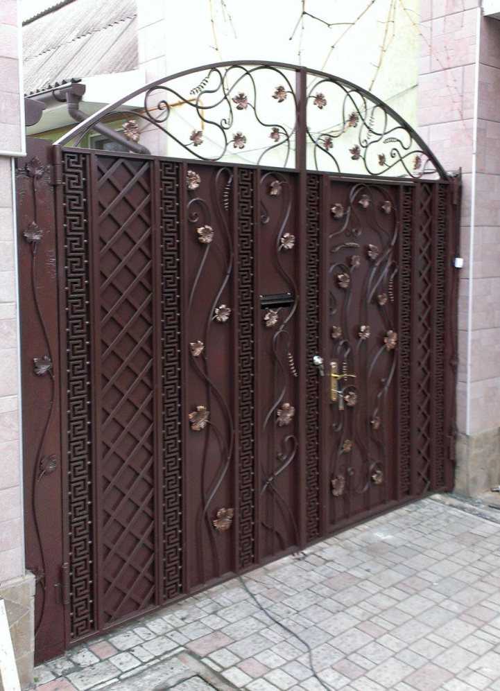 Types de portails pour une maison privée: nuances de choix + étapes d'installation à faire soi-même