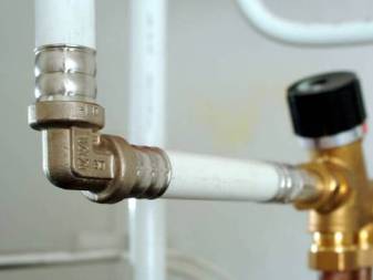 Pince à sertir pour tubes métal-plastique : comment choisir + mode d'emploi