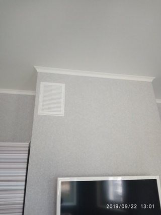 Conseils de conception de cuisine avec un conduit de ventilation à l'entrée