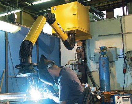 Comment nettoyer la ventilation de l'appartement de vos propres mains: outils et flux de travail appropriés