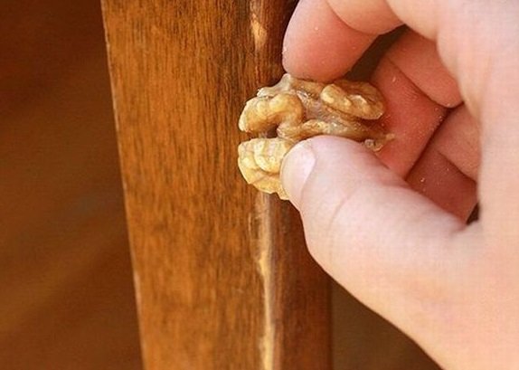 Conseils professionnels pour éliminer rapidement et efficacement les rayures des meubles