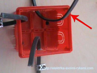 Comment connecter un interrupteur d'éclairage à trois gangs