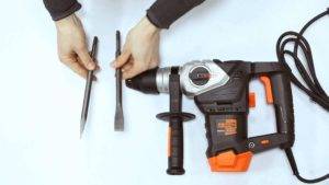 Un moyen facile de percer le plafond sans poussière