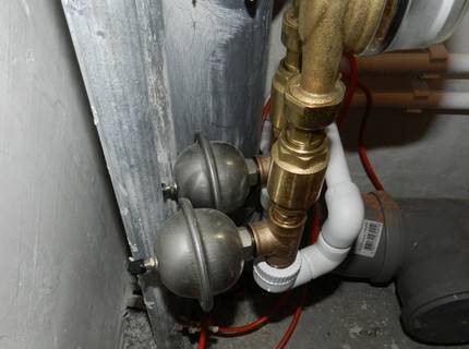 Coup de bélier dans le système d'alimentation en eau et de chauffage: causes + mesures préventives