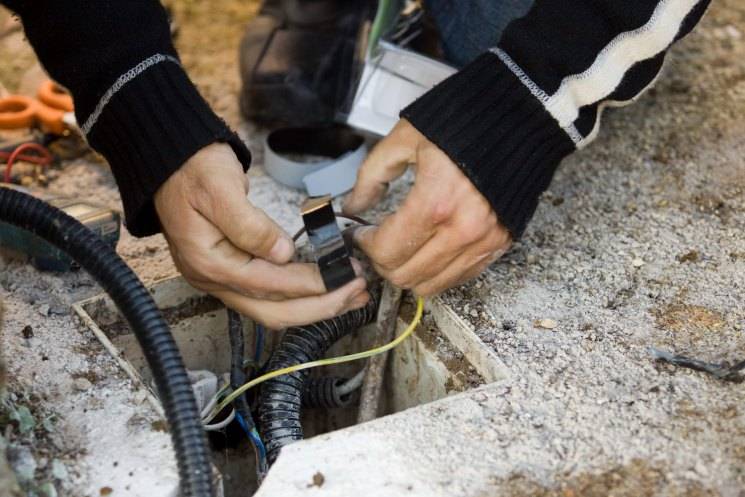 Comment faire une boucle de terre dans une maison privée de vos propres mains: schémas de mise à la terre et instructions d'installation