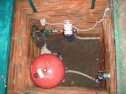 Comment fabriquer soi-même un caisson pour un puits: la construction de structures en béton et en métal