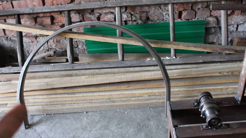 Comment plier un tube profilé: types de cintreuses de profilés et aperçu de 3 méthodes "manuelles"