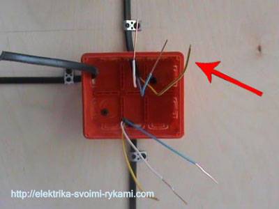 Comment connecter un interrupteur d'éclairage à trois gangs