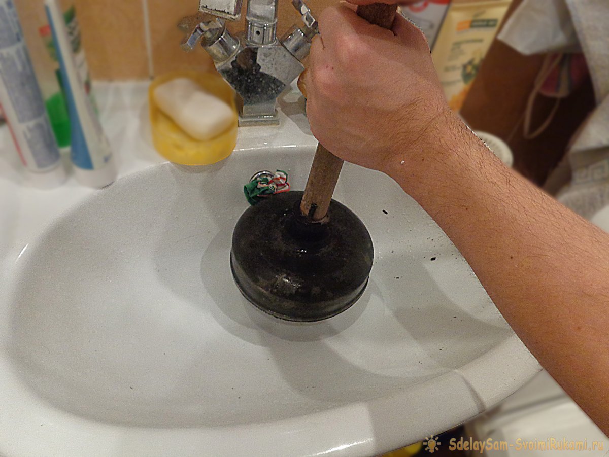 Comment nettoyer un blocage dans la salle de bain - 7 meilleures façons