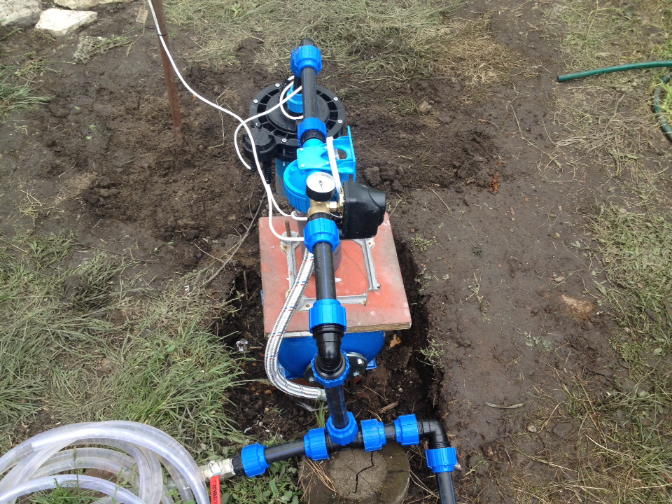 Construction de puits (38 photos): comment équiper après avoir foré de vos propres mains, une conception estivale avec un adaptateur pour l'eau