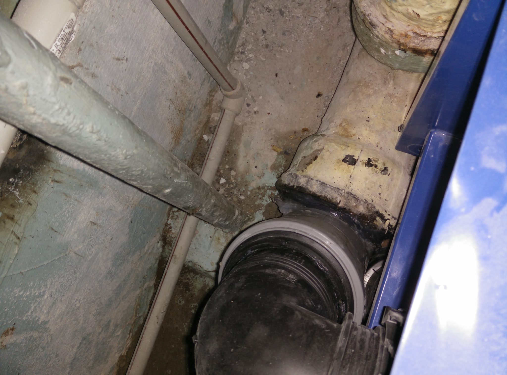 Installation et installation à faire soi-même d'une cuvette de toilette suspendue