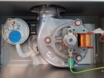 Fenêtre d'une chaufferie à gaz d'une maison privée: normes législatives pour le vitrage d'une pièce