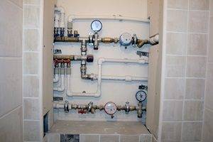 Plomberie dans un appartement - comparaison des circuits en té et collecteur