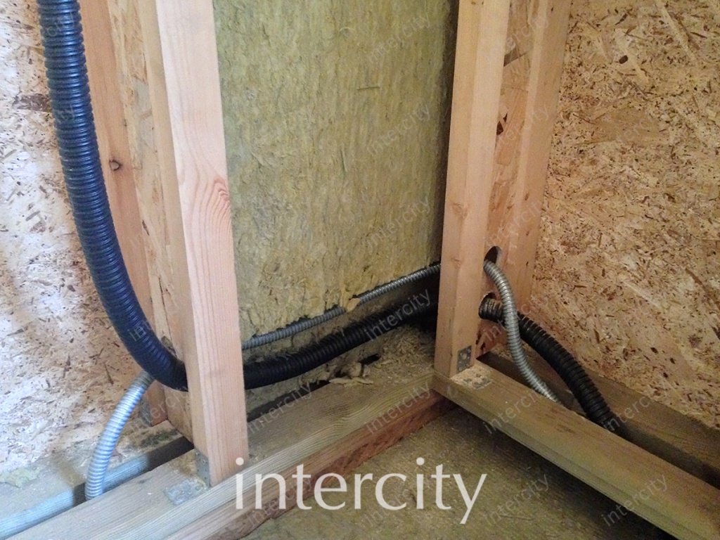 Avantages et inconvénients des maisons à ossature : caractéristiques technologiques, mythes et préjugés